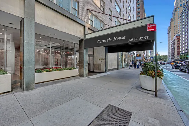 $100,000 | 100 West 57th Street, Unit 18I | Theater District
