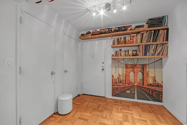 $100,000 | 100 West 57th Street, Unit 18I | Theater District