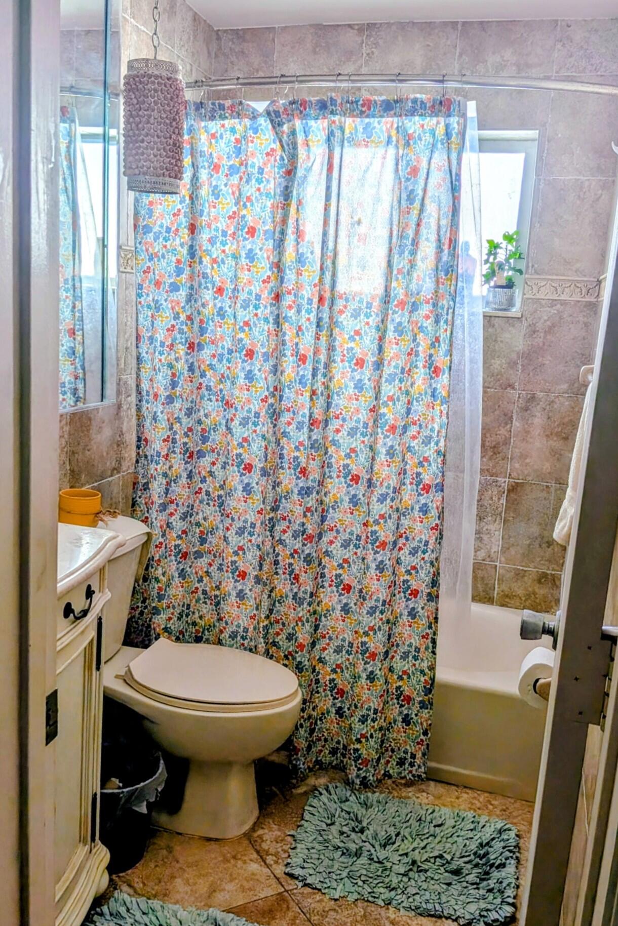 4914 Northwest 49th Road Tamarac, FL 33319 - Photo 16 of 19 4914 NW 49th Road - Bathroom 2