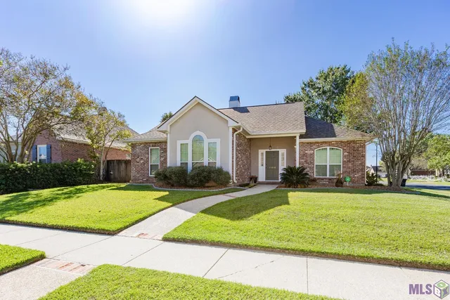 $299,900 | 11030 Paddock Avenue, Baton Rouge, LA 70816