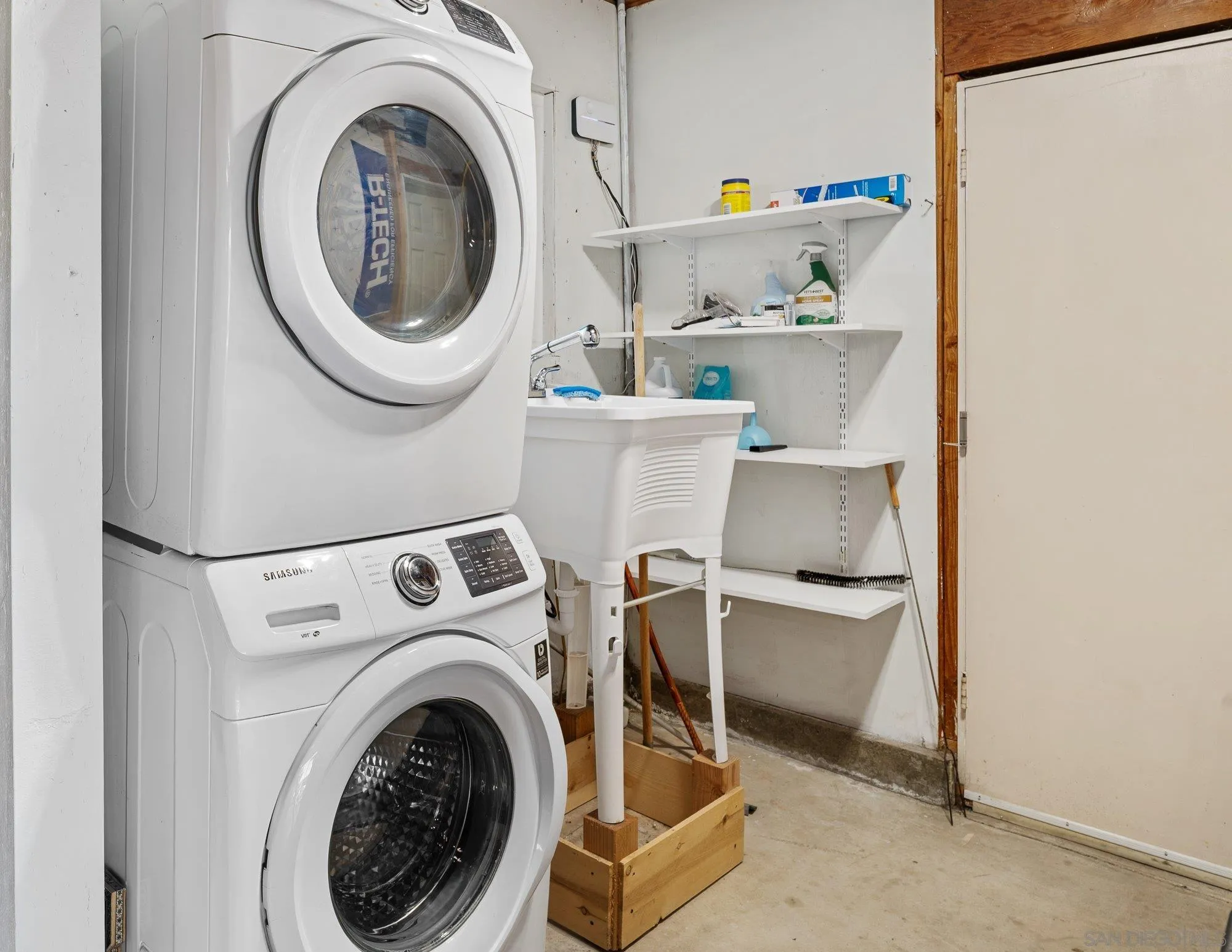 14274 Woodcreek Road Poway, CA 92064 - Photo 33 of 57 a utility room with dryer and washer