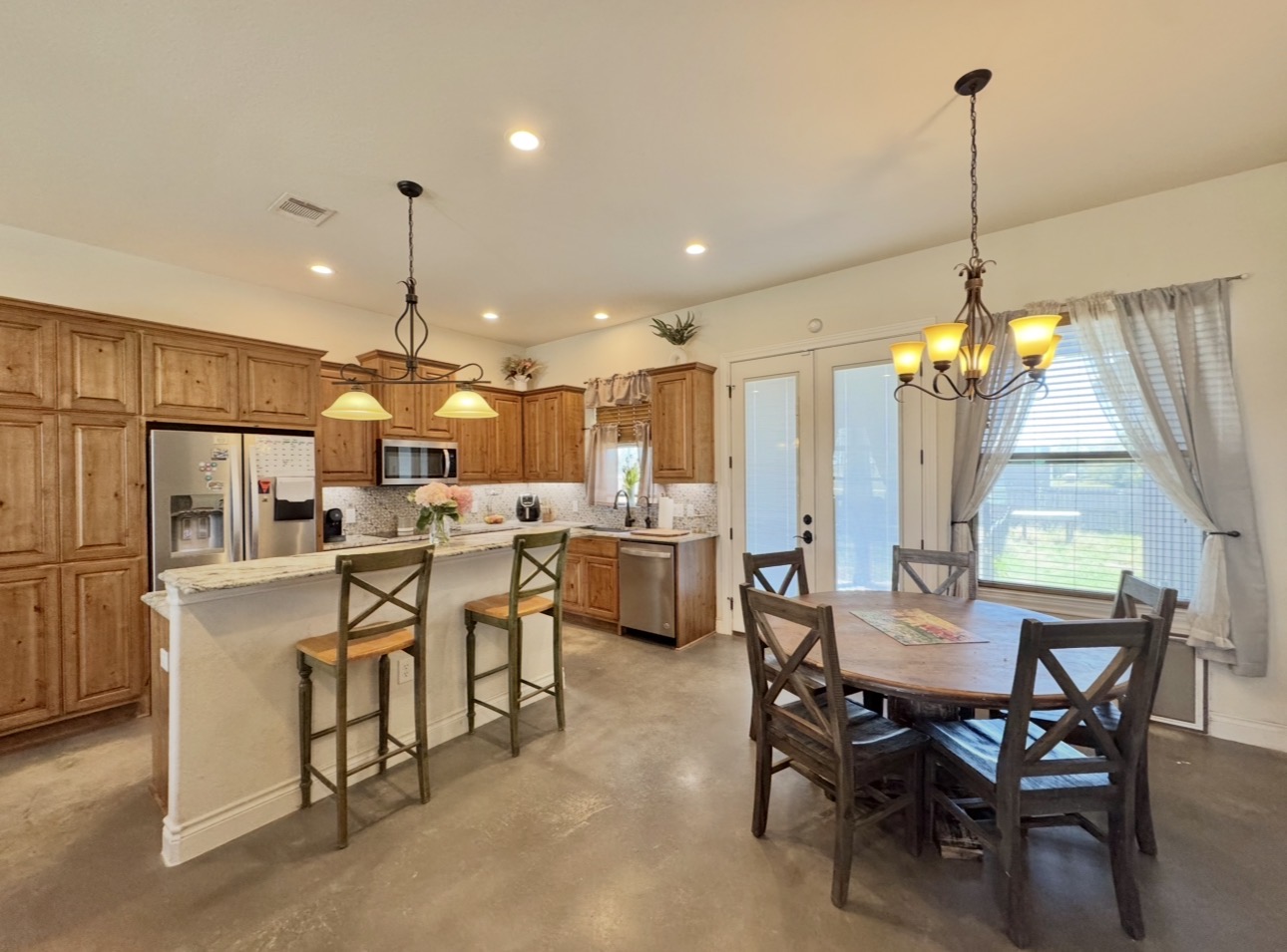 1094 Raintree Lane Elgin, TX 78621 - Photo 13 of 39