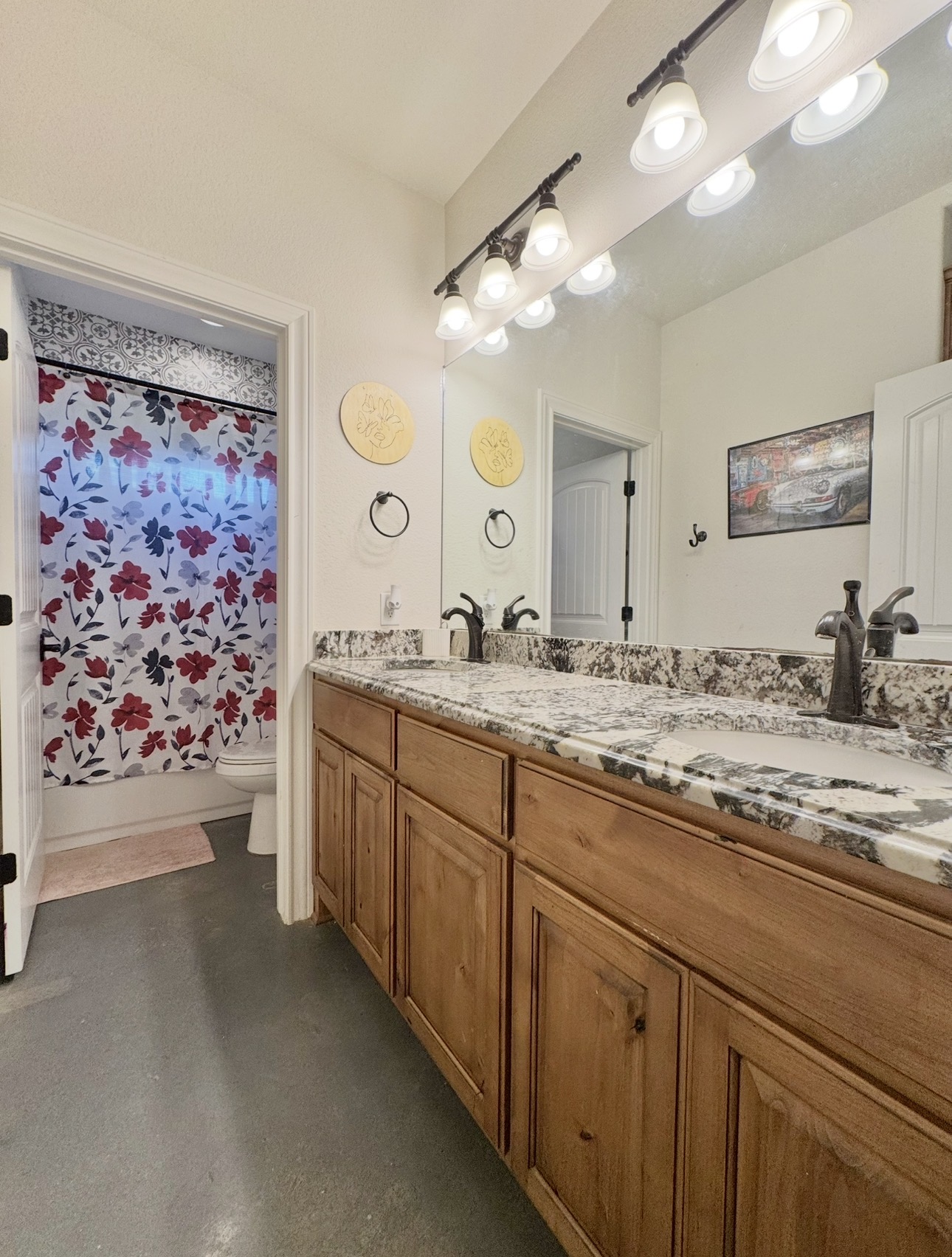 1094 Raintree Lane Elgin, TX 78621 - Photo 17 of 39 2nd Full Bath with double vanities.