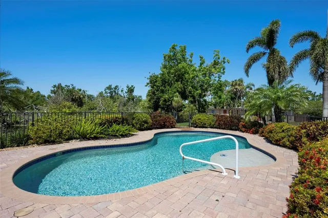 $1,199,000 | 6802 68th Avenue East, Bradenton, FL 34203