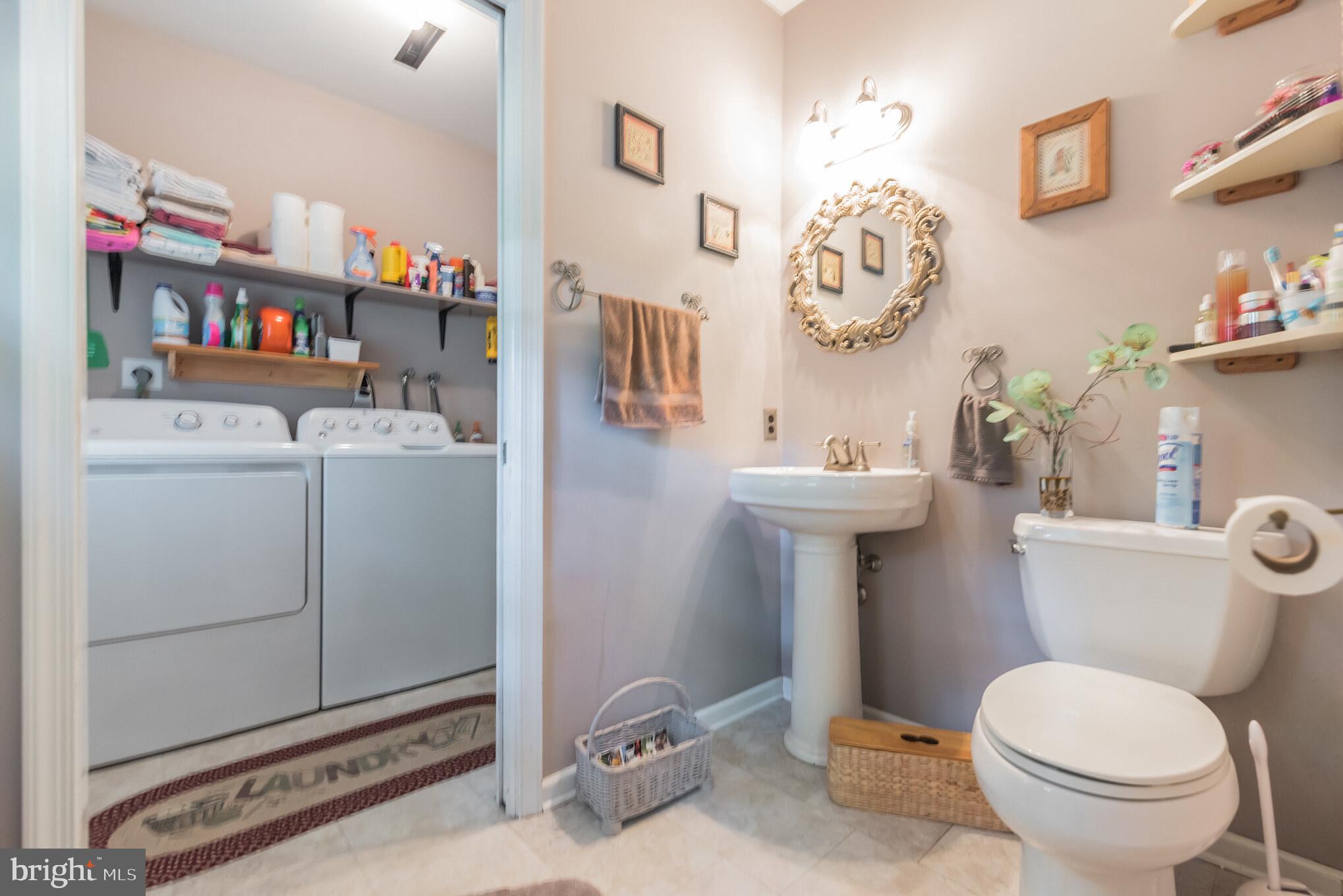 419 Ashmead Road Cheltenham, PA 19012 - Photo 15 of 27 Powder room