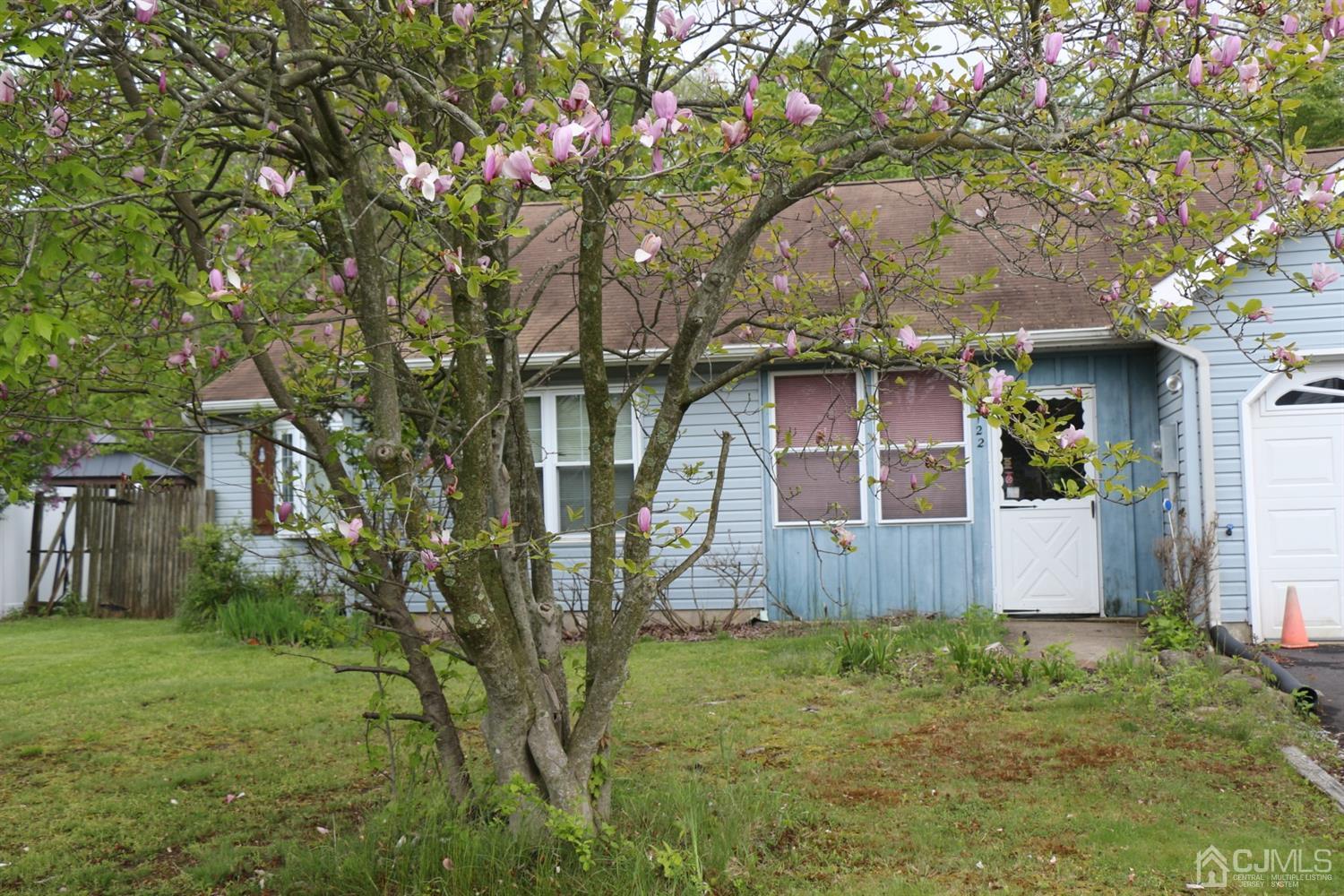 122 Woodbury Road Edison, NJ 08820 - Photo 3 of 18 a view of a house with a yard