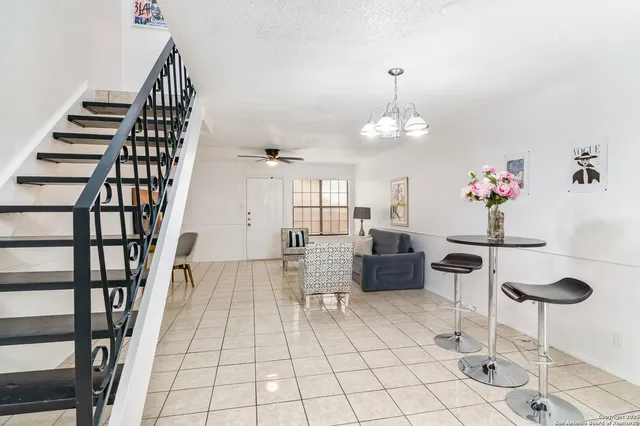 $1,100 | 911 Vance Jackson Road, Unit A, San Antonio, TX 78201