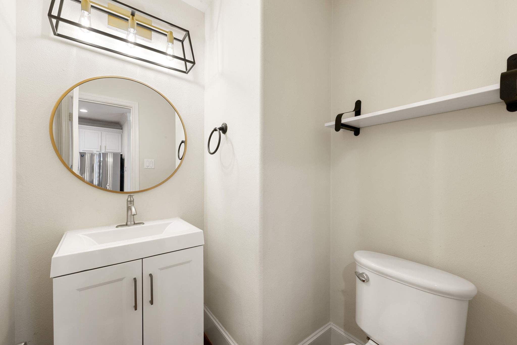 1353 Studer Street Houston, TX 77007 - Photo 29 of 35 a bathroom with a toilet a sink and a mirror