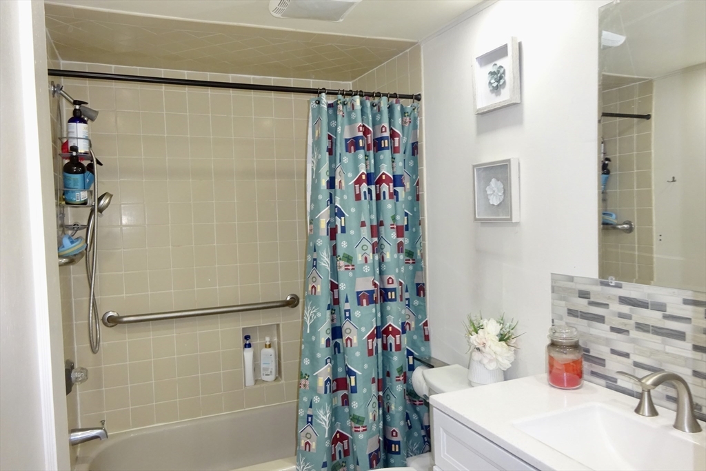45 Darnell Road Worcester, MA 01606 - Photo 8 of 18 Gallery Image 8