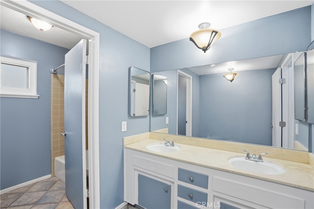 873 Blake Street Santa Maria, CA 93455 - Photo 16 of 29 Bathroom #2