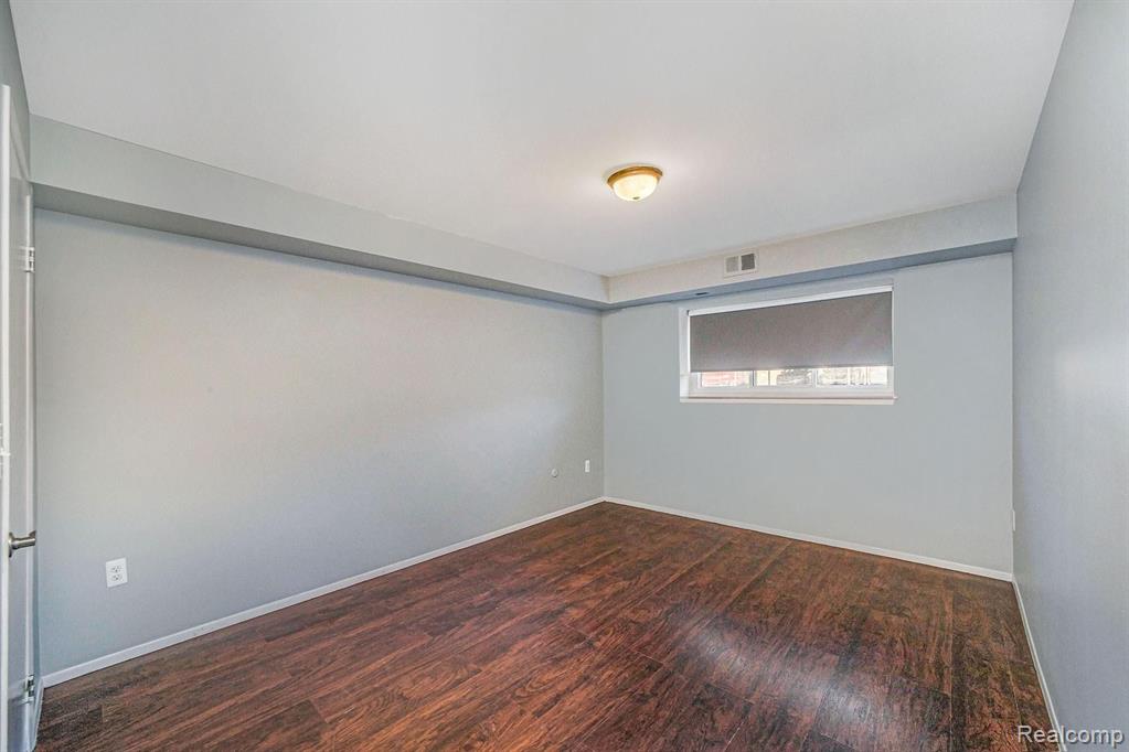 1683 Riverside Drive Rochester, MI 48309 - Photo 14 of 23