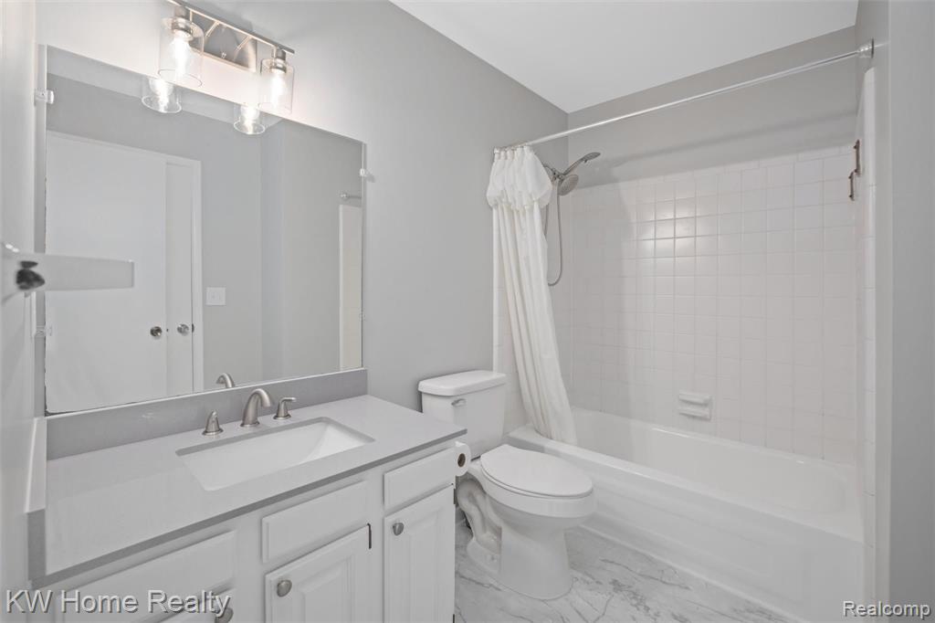 35690 Fredericksburg Road Farmington Hills, MI 48331 - Photo 11 of 25