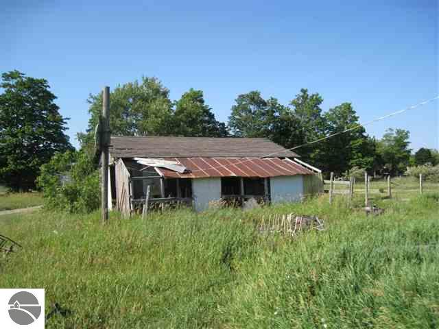 15105 Stanley Road Beulah, MI 49617 - Photo 7 of 10 1737671-6.JPG