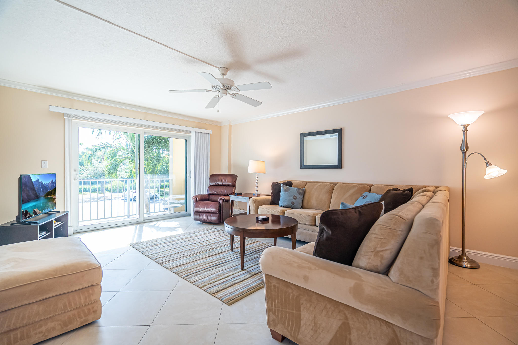 1111 South Ocean Boulevard, Unit 222 Boca Raton, FL 33432 - Photo 14 of 40 Living Room