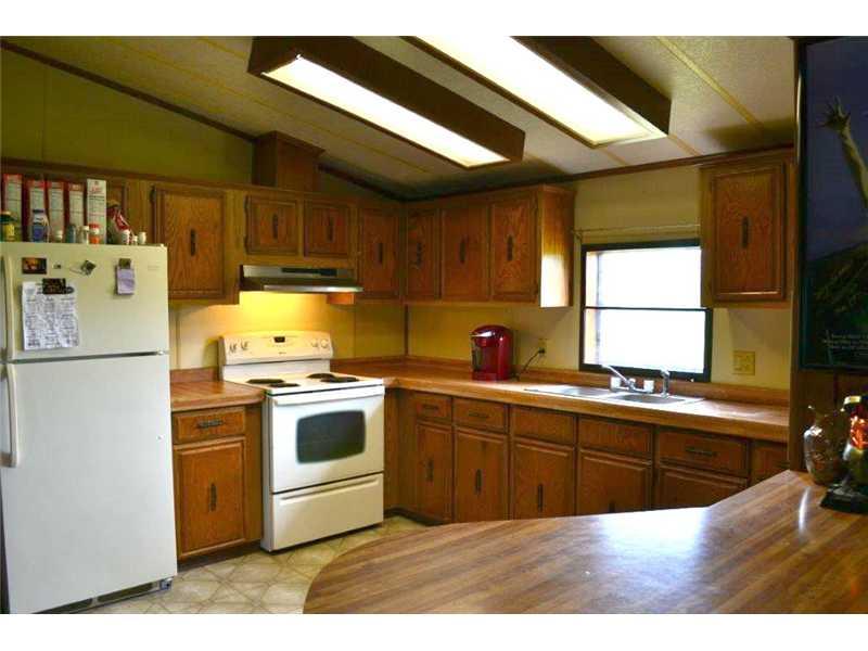 3617 Ridge Road Aliquippa, PA 15001 - Photo 4 of 7 Kitchen.