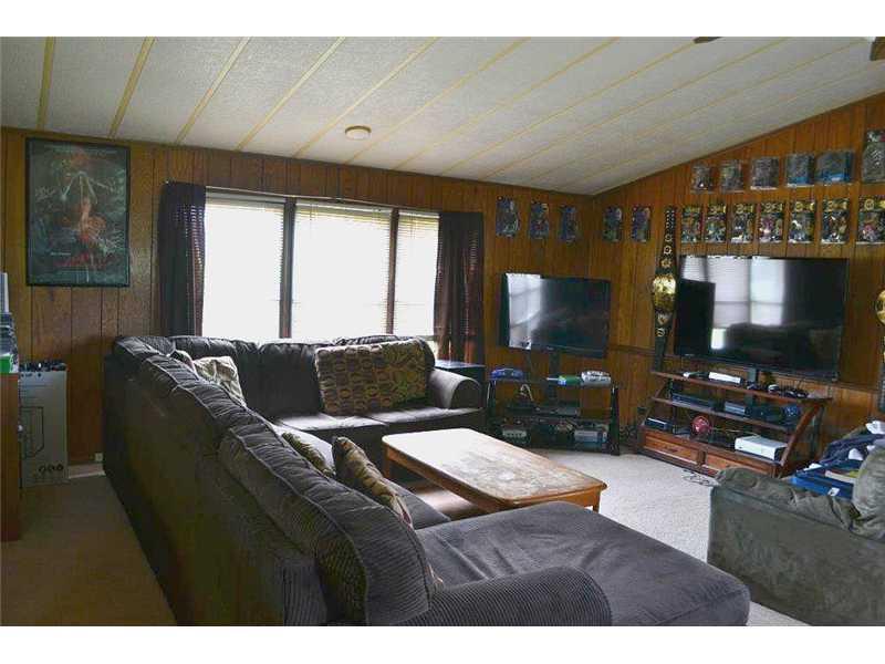 3617 Ridge Road Aliquippa, PA 15001 - Photo 5 of 7 Living Room.