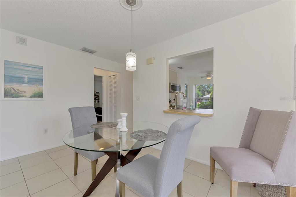 952 North Beneva Road, Unit V23 Sarasota, FL 34232 - Photo 11 of 46 Gallery Image 11