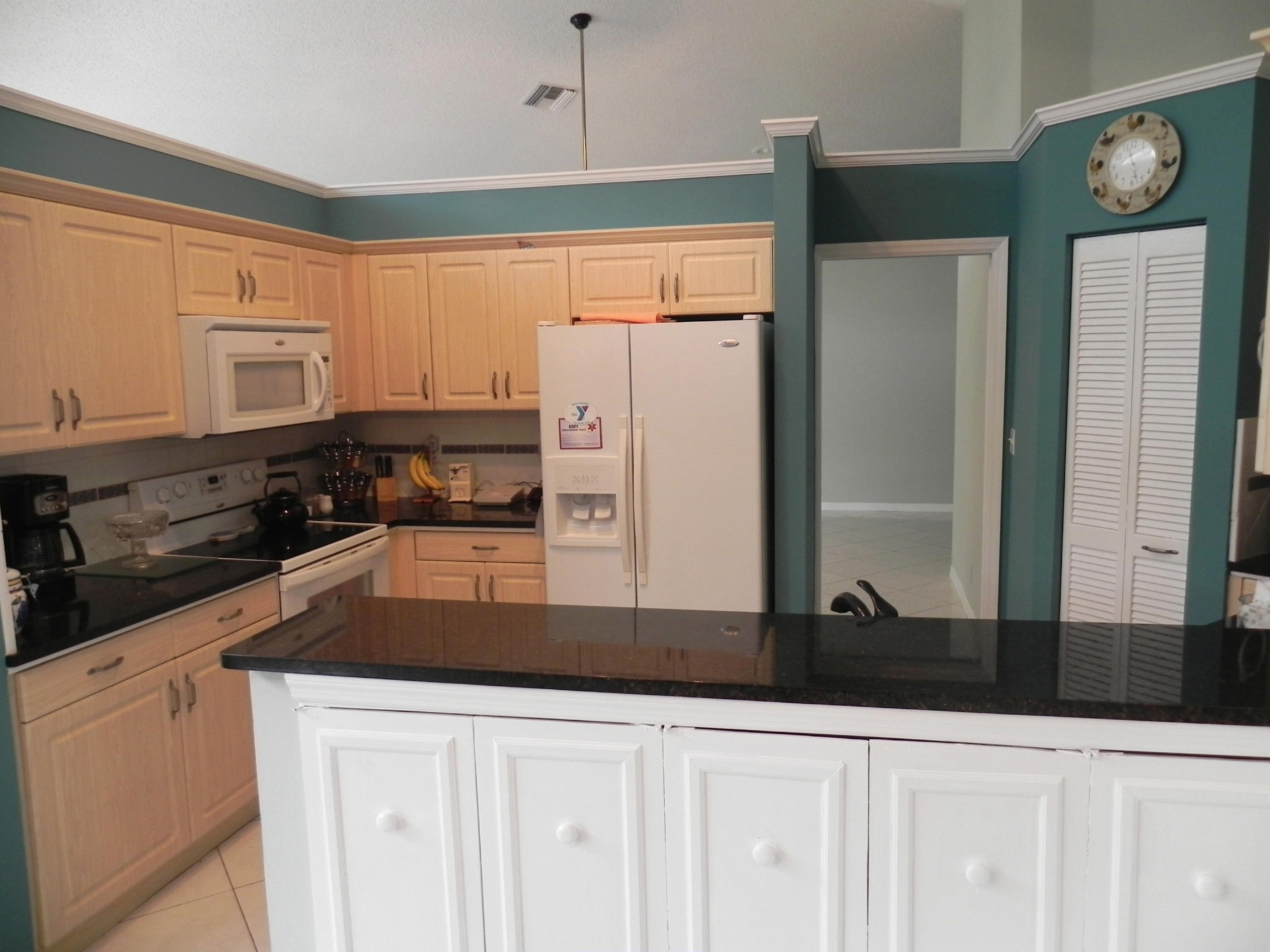 8609 Vía Giula Boca Raton, FL 33496 - Photo 13 of 40 Kitchen