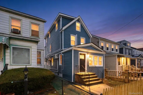 $999,000 | 90-48 204th Street | Bellaire West