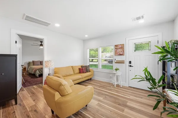 $2,200 | 303 Brodie Street, Dallas, TX 75224