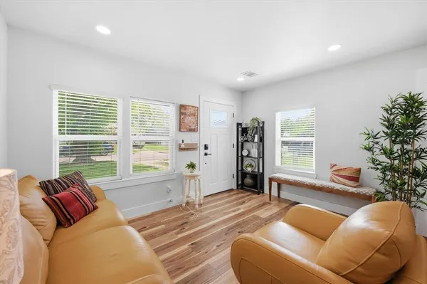 $2,200 | 303 Brodie Street, Dallas, TX 75224