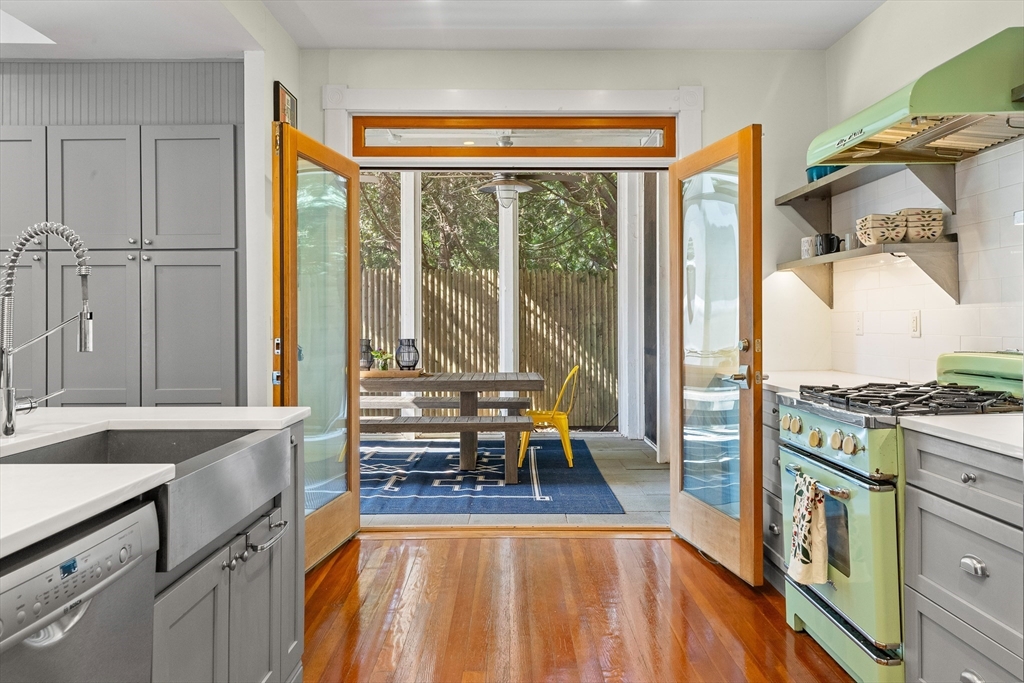 3 Bennett Street Manchester, MA 01944 - Photo 3 of 40 Gallery Image 3