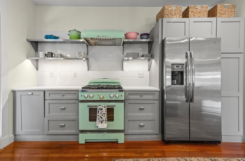 3 Bennett Street Manchester, MA 01944 - Photo 4 of 40 Gallery Image 4