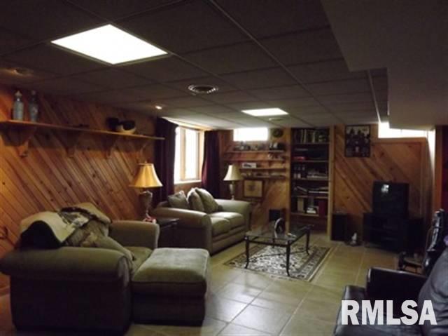 19457 Wells Ferry Road Bettendorf, IA 52722 - Photo 7 of 12 Gallery Image 7