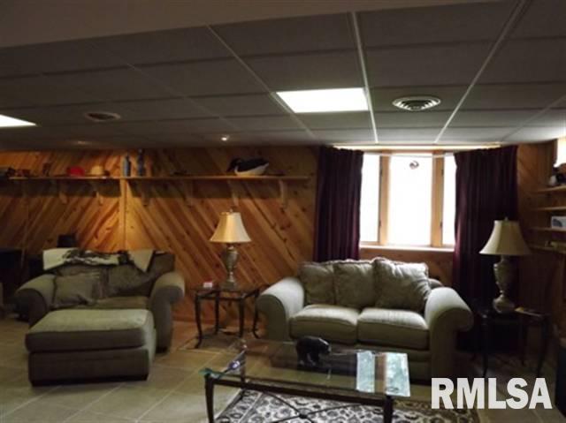 19457 Wells Ferry Road Bettendorf, IA 52722 - Photo 8 of 12 Gallery Image 8