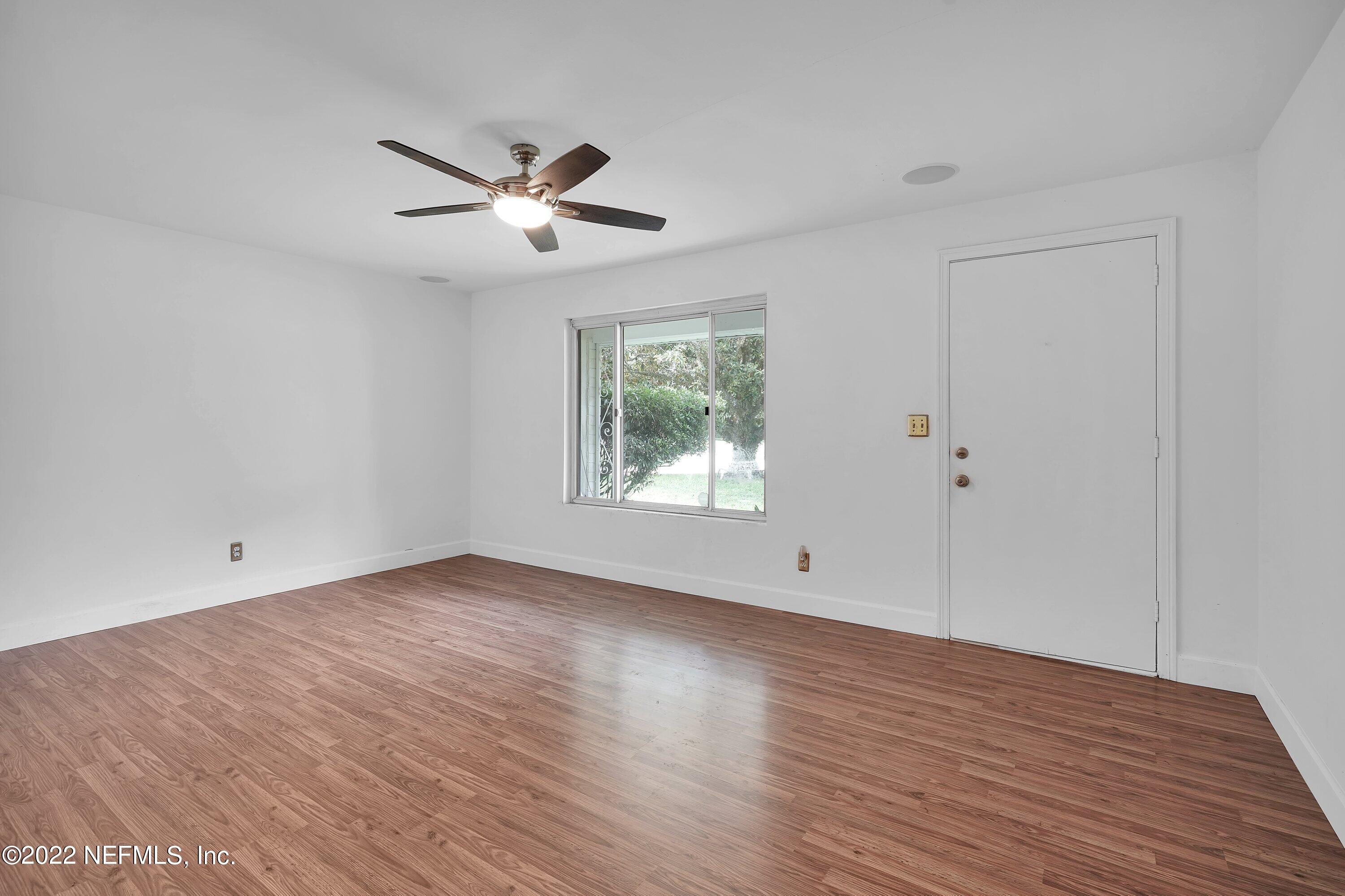 6823 Altama Road Jacksonville, FL 32216 - Photo 5 of 26 Living Room
