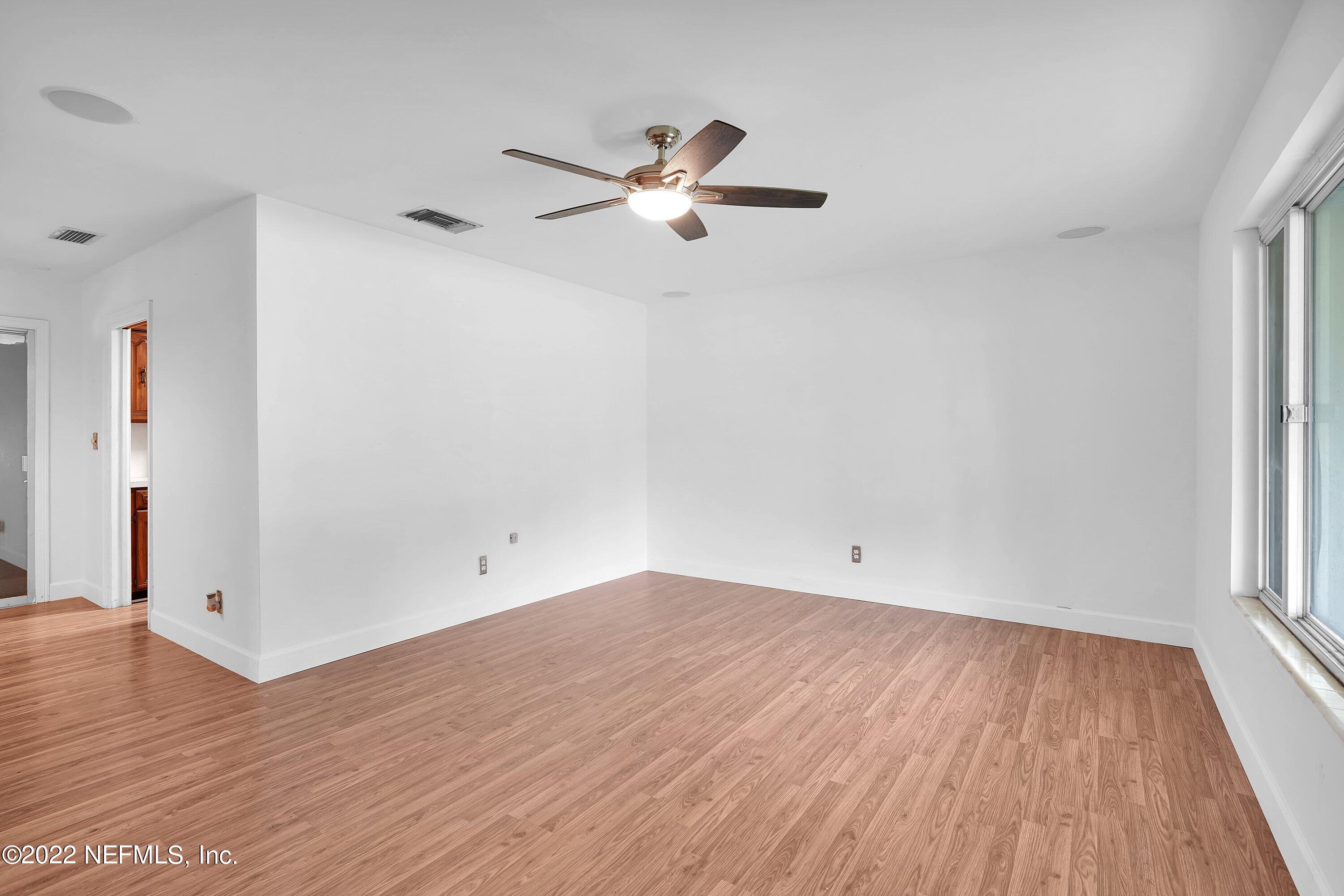 6823 Altama Road Jacksonville, FL 32216 - Photo 6 of 26 Living Room