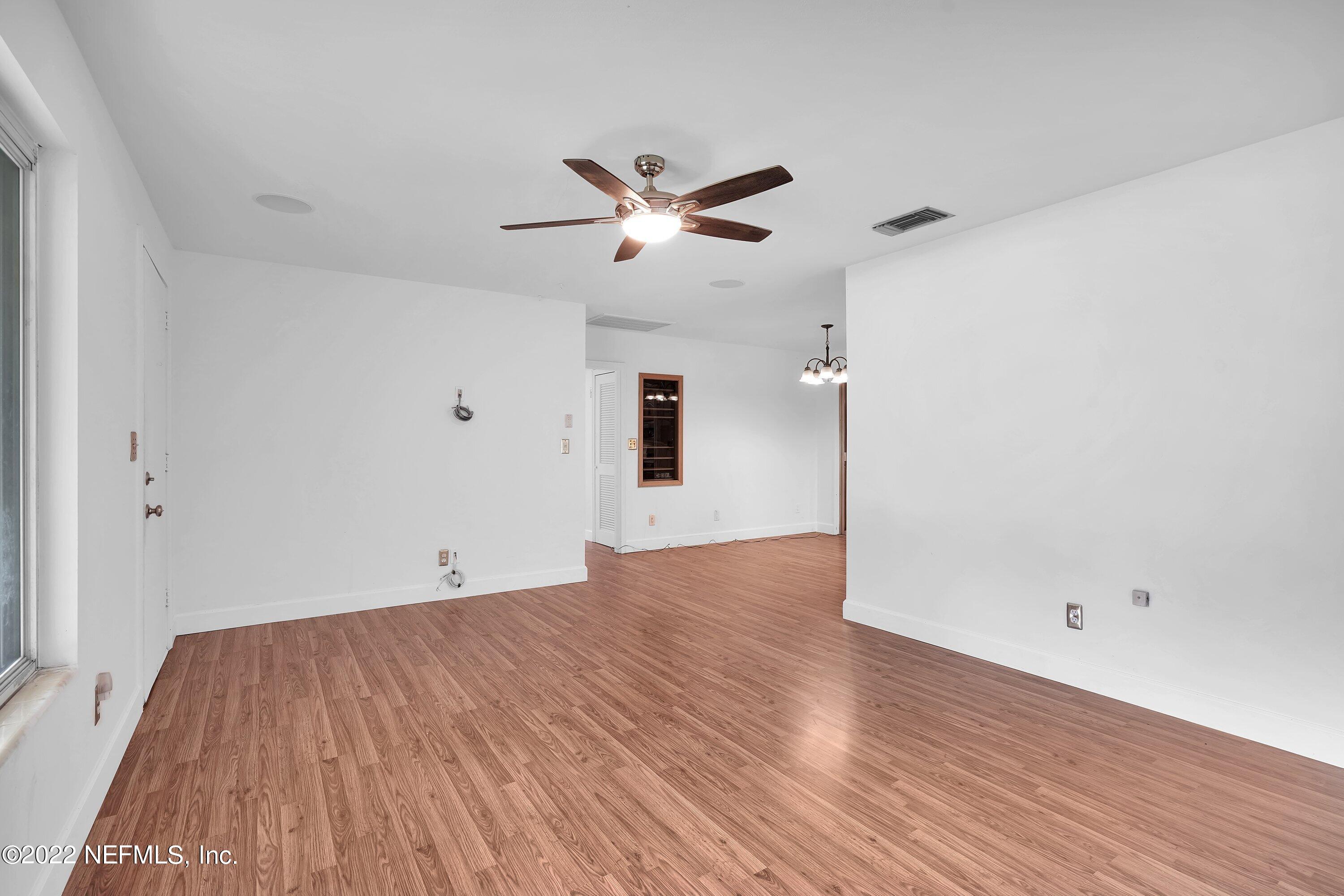 6823 Altama Road Jacksonville, FL 32216 - Photo 8 of 26 Living Room