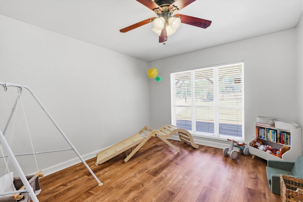 892 Highland Circle Springtown, TX 76082 - Photo 10 of 40 Room located just off front door entrance.