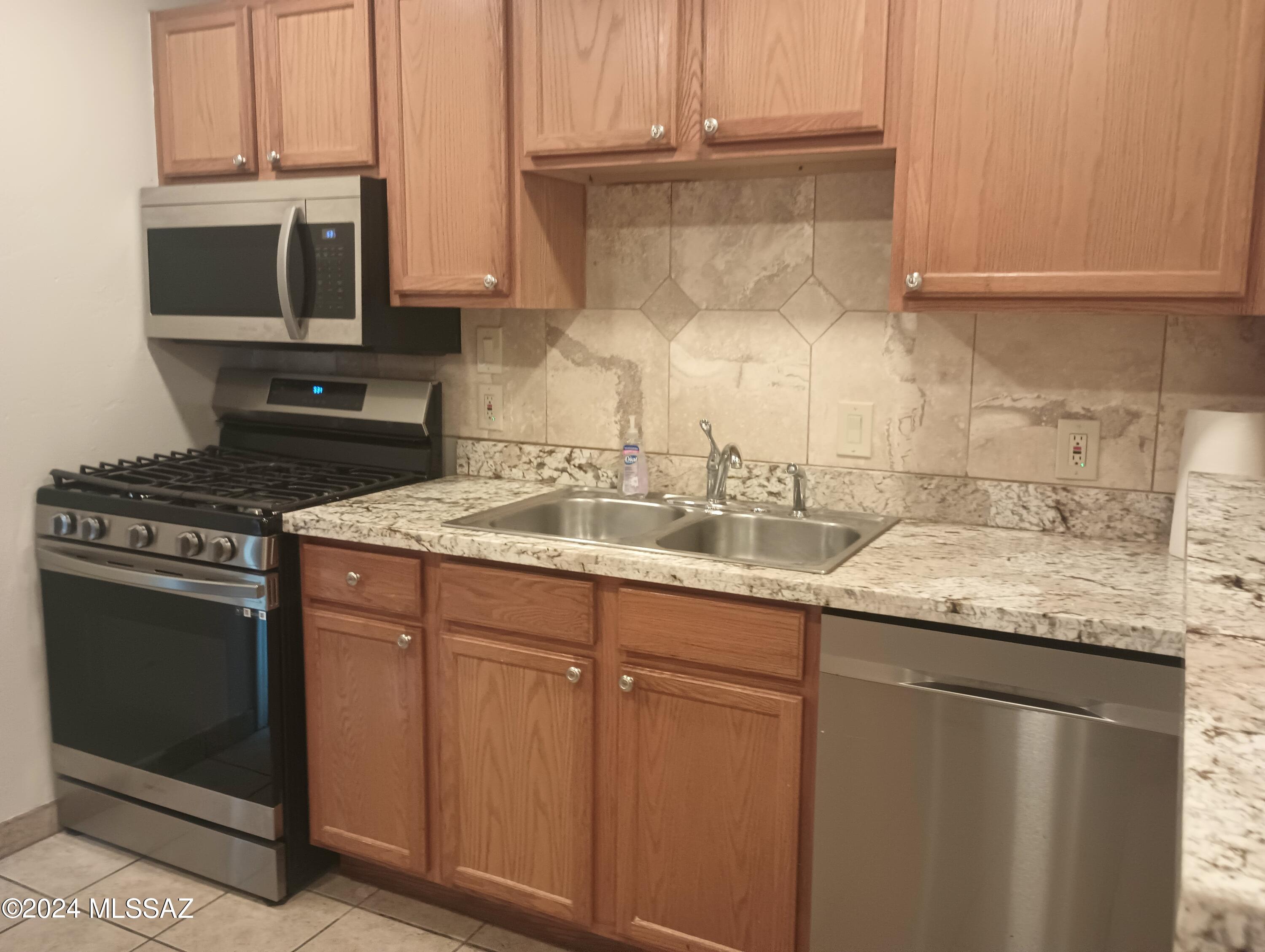 350 North Silverbell Road, Unit 83 Tucson, AZ 85745 - Photo 2 of 49 Gallery Image 2