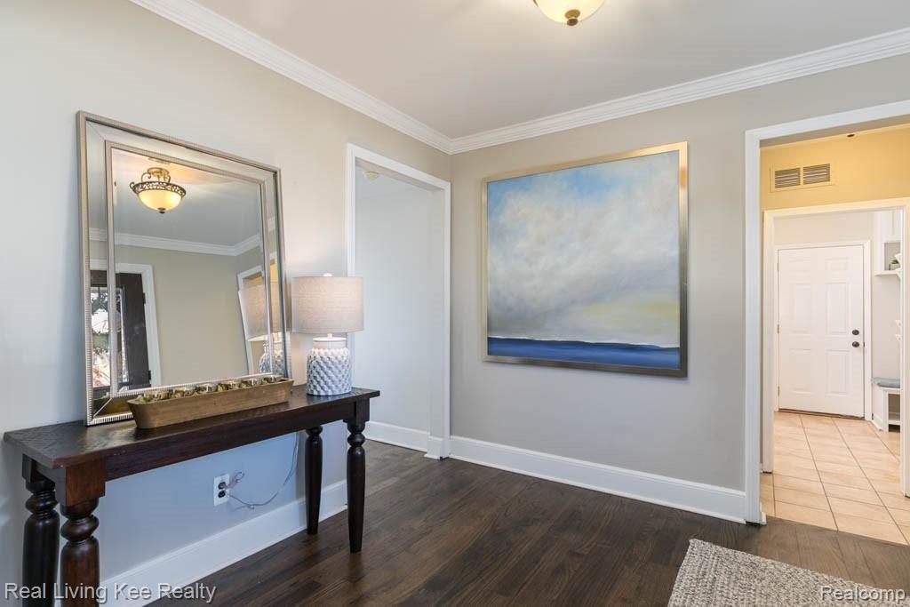 658 Spartan Drive Rochester Hills, MI 48309 - Photo 5 of 43