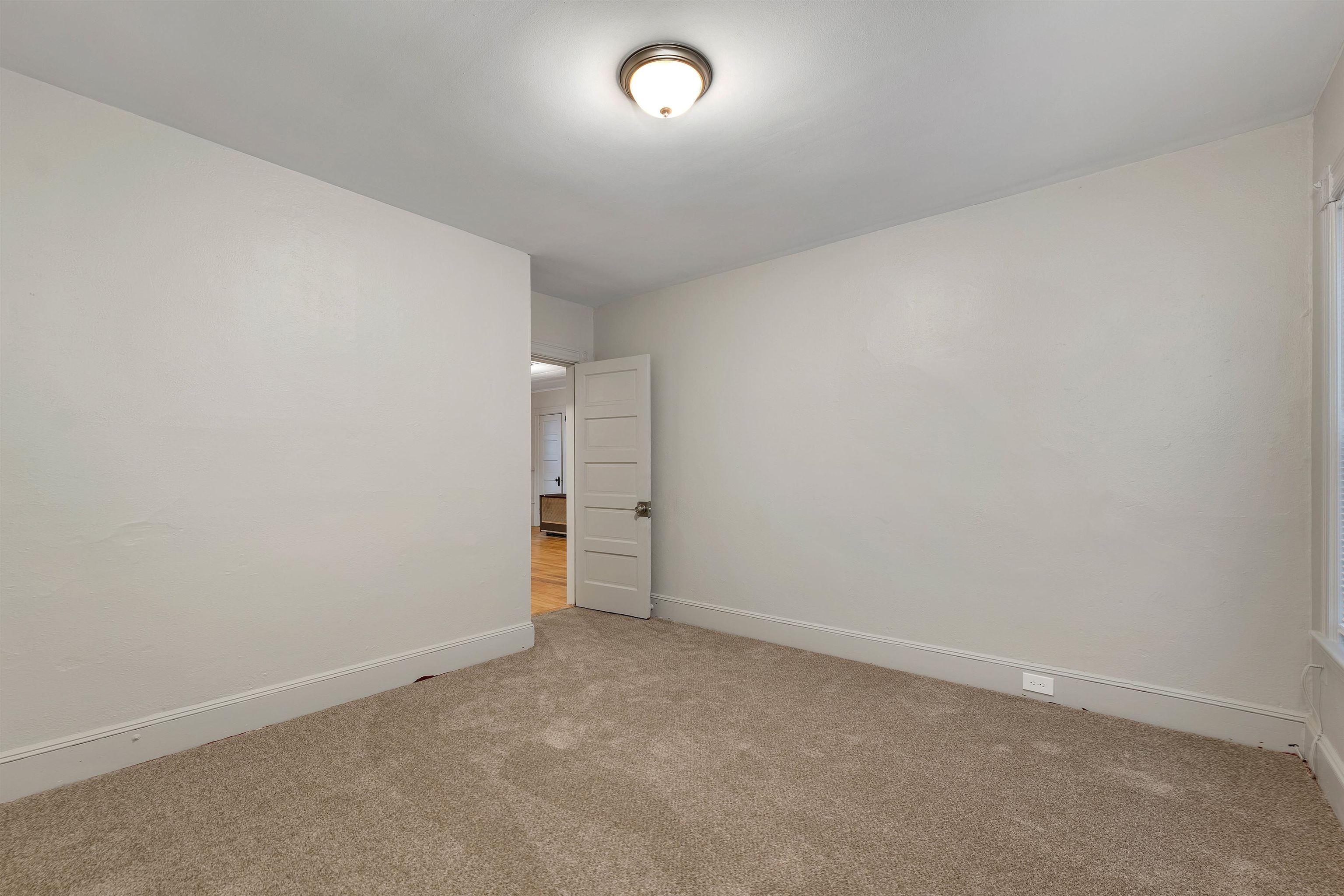 551 Montgomery Street Manchester, NH 03102 - Photo 11 of 42