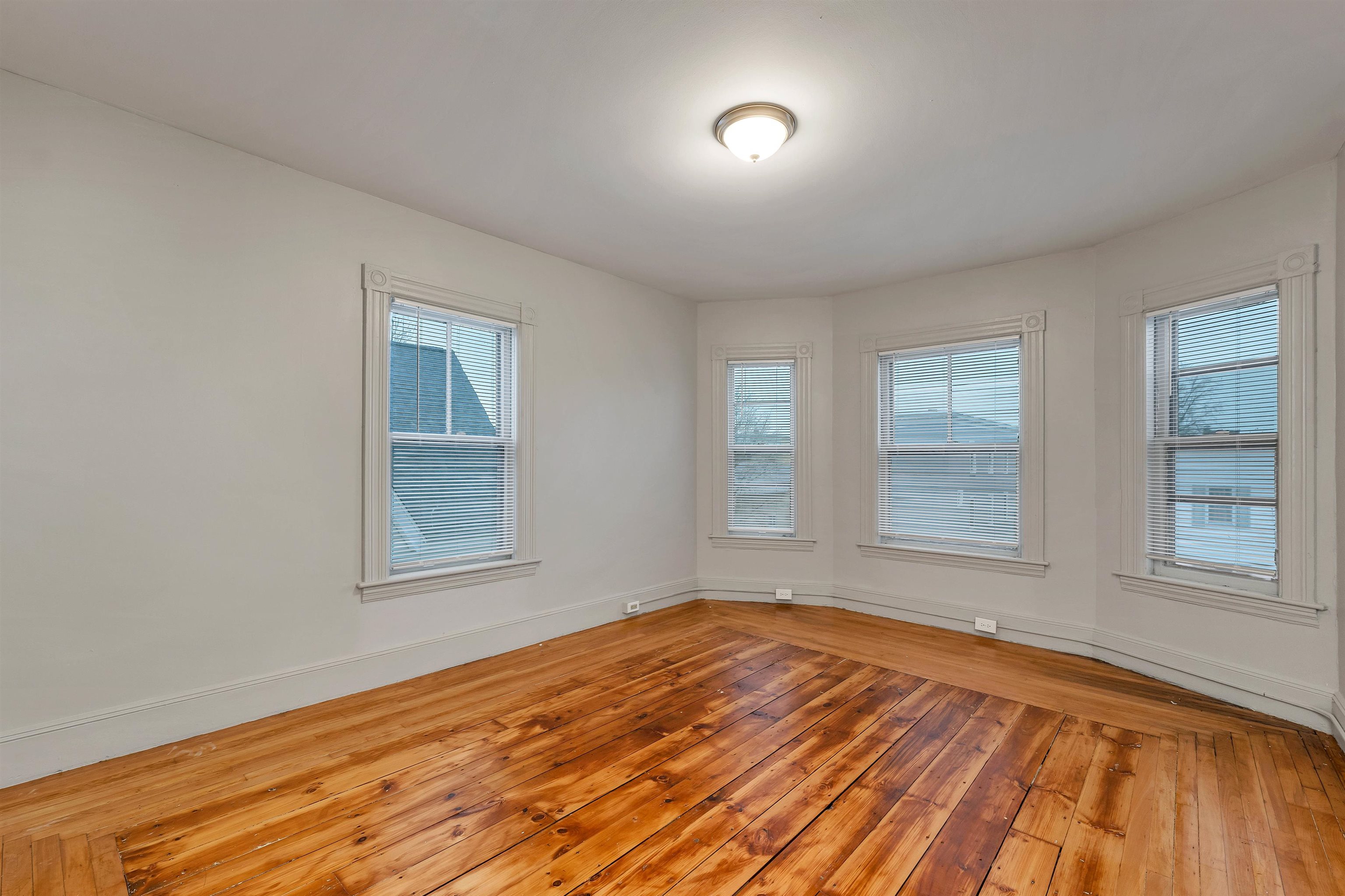 551 Montgomery Street Manchester, NH 03102 - Photo 14 of 42