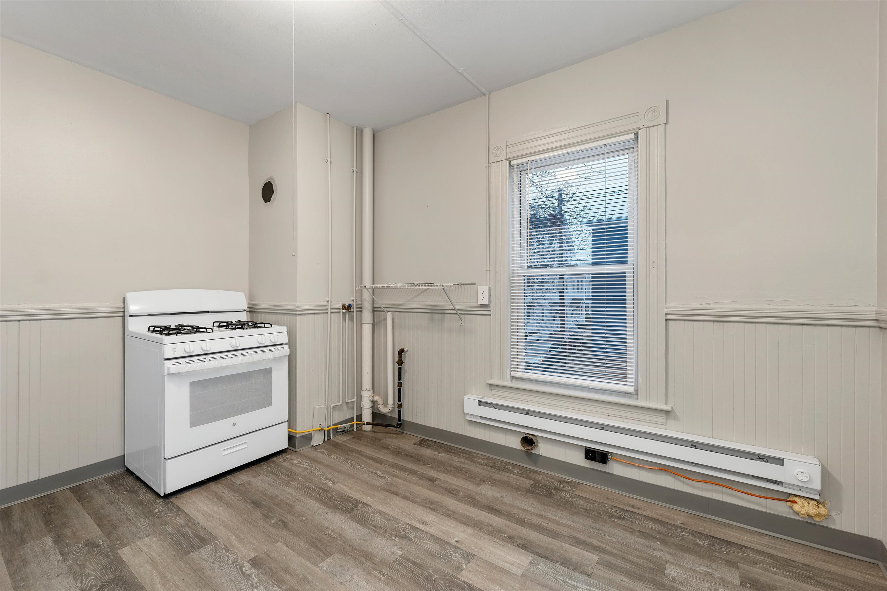 551 Montgomery Street Manchester, NH 03102 - Photo 4 of 42