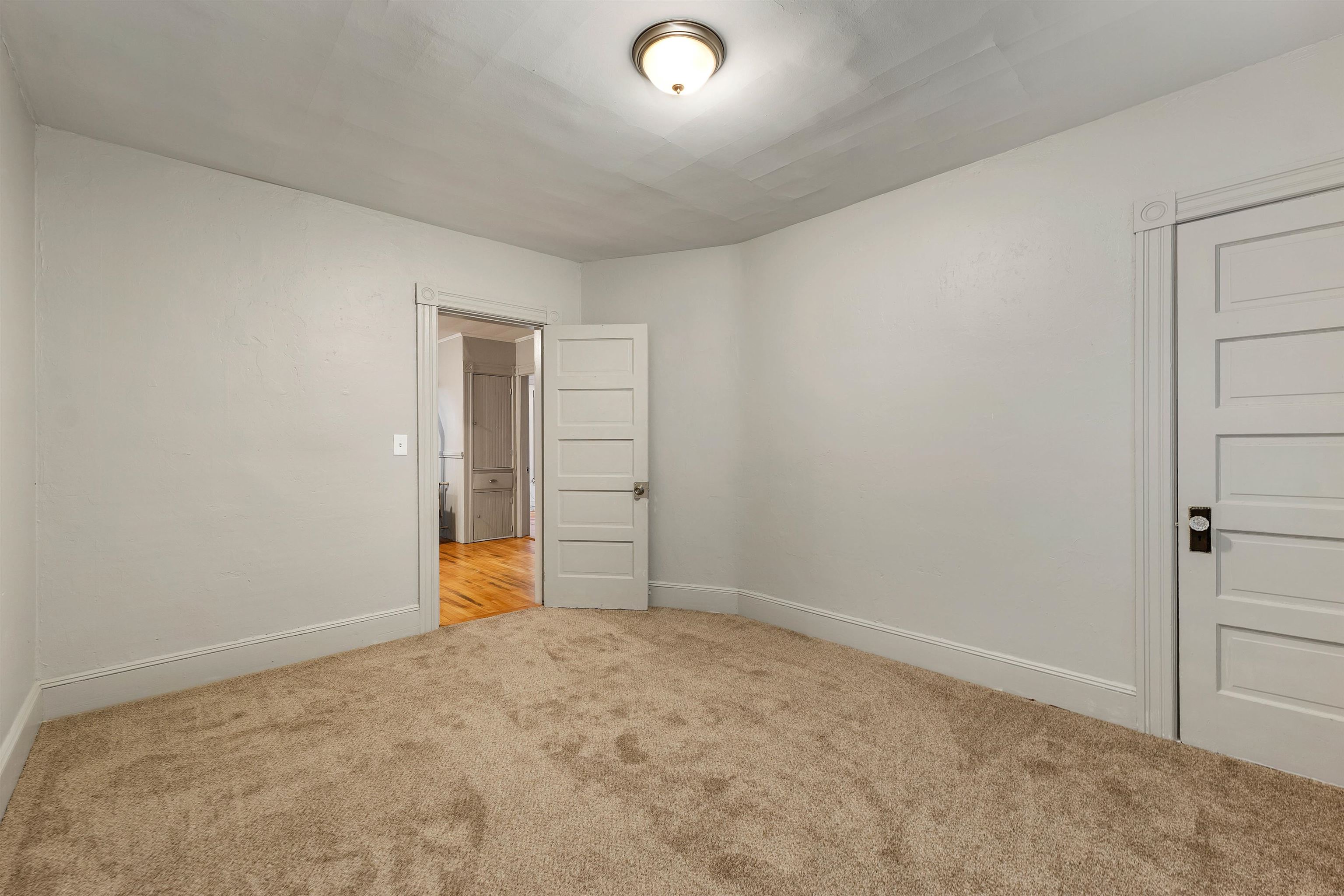 551 Montgomery Street Manchester, NH 03102 - Photo 7 of 42