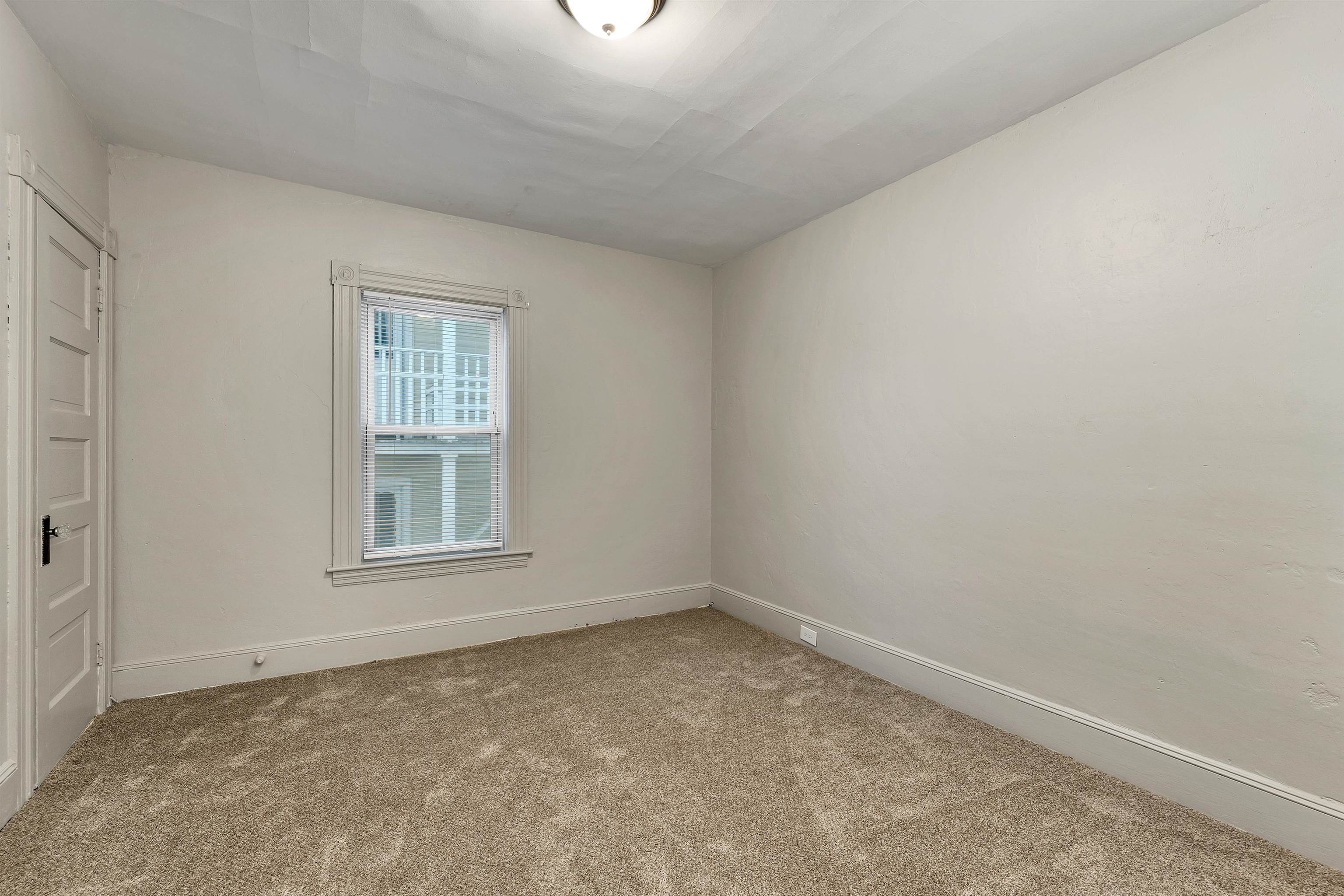 551 Montgomery Street Manchester, NH 03102 - Photo 8 of 42