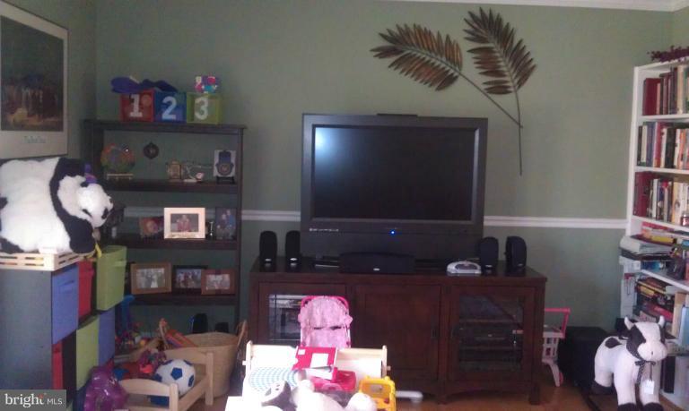 5954 Atteentee Road Springfield, VA 22150 - Photo 12 of 30 Family Room