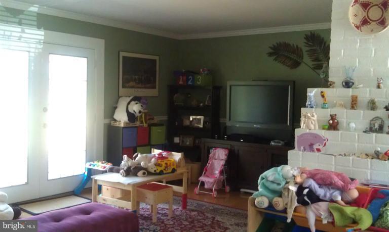 5954 Atteentee Road Springfield, VA 22150 - Photo 21 of 30 Family Room