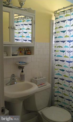 5954 Atteentee Road Springfield, VA 22150 - Photo 10 of 30 Bath