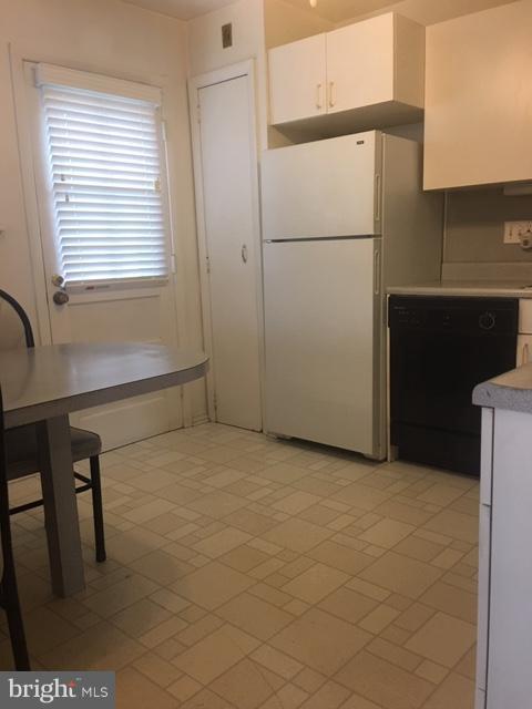8029 Montwood Road Baltimore, MD 21244 - Photo 5 of 8 Eat In Kitchen