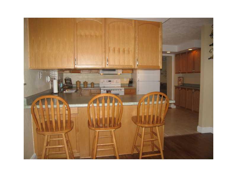 286 Sleepy Hollow Road Mt. Lebanon, PA 15228 - Photo 5 of 14 Kitchen. Breakfast Bar
