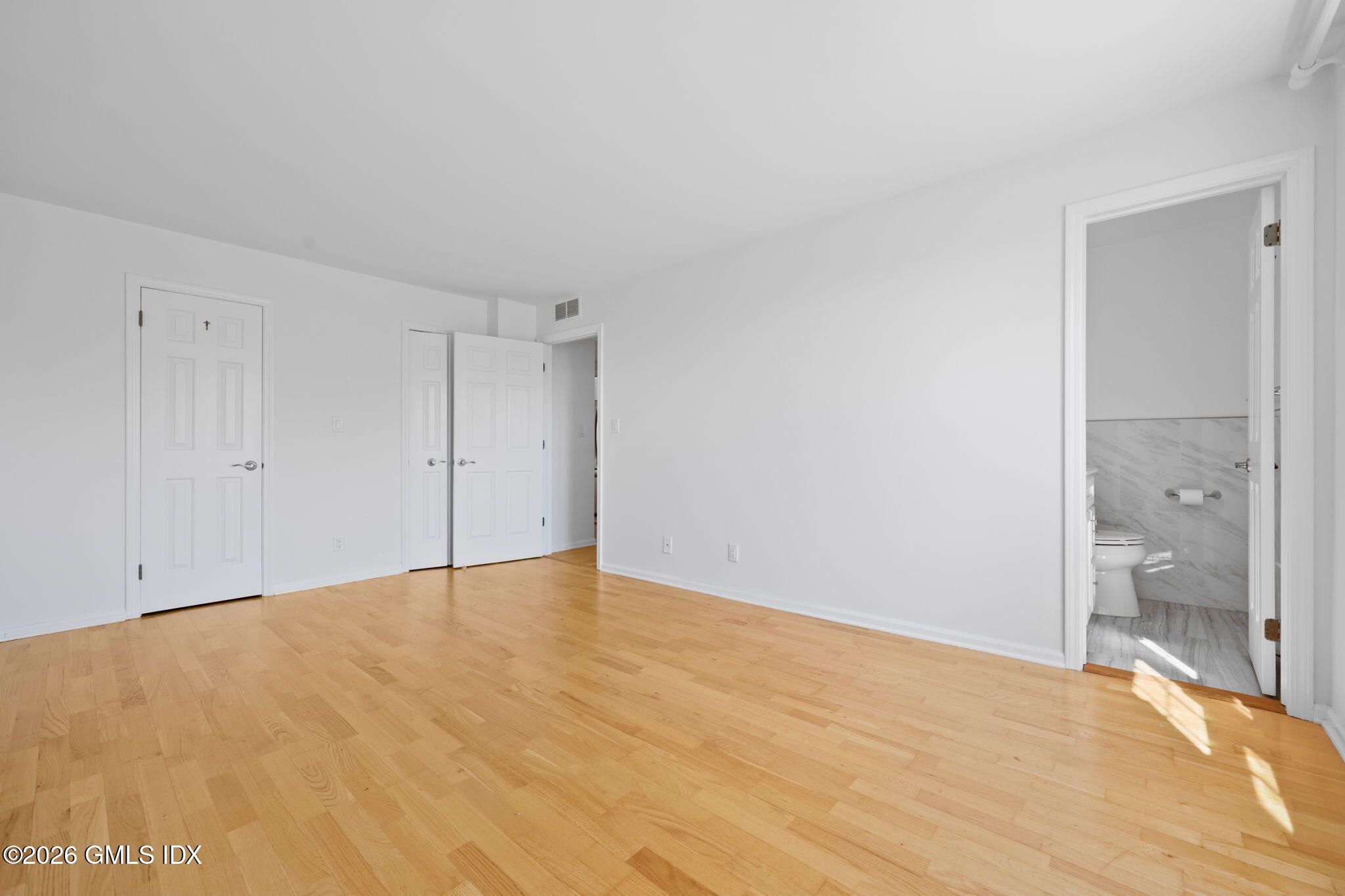 140 Field Point Road, Unit 2 Greenwich, CT 06830 - Photo 14 of 36 a view of an empty room