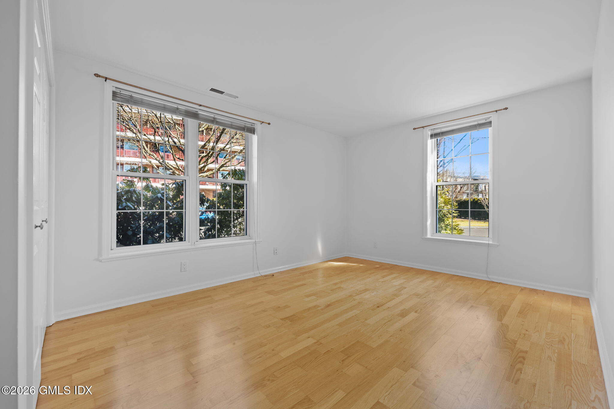 140 Field Point Road, Unit 2 Greenwich, CT 06830 - Photo 20 of 36 a view of an empty room with a window