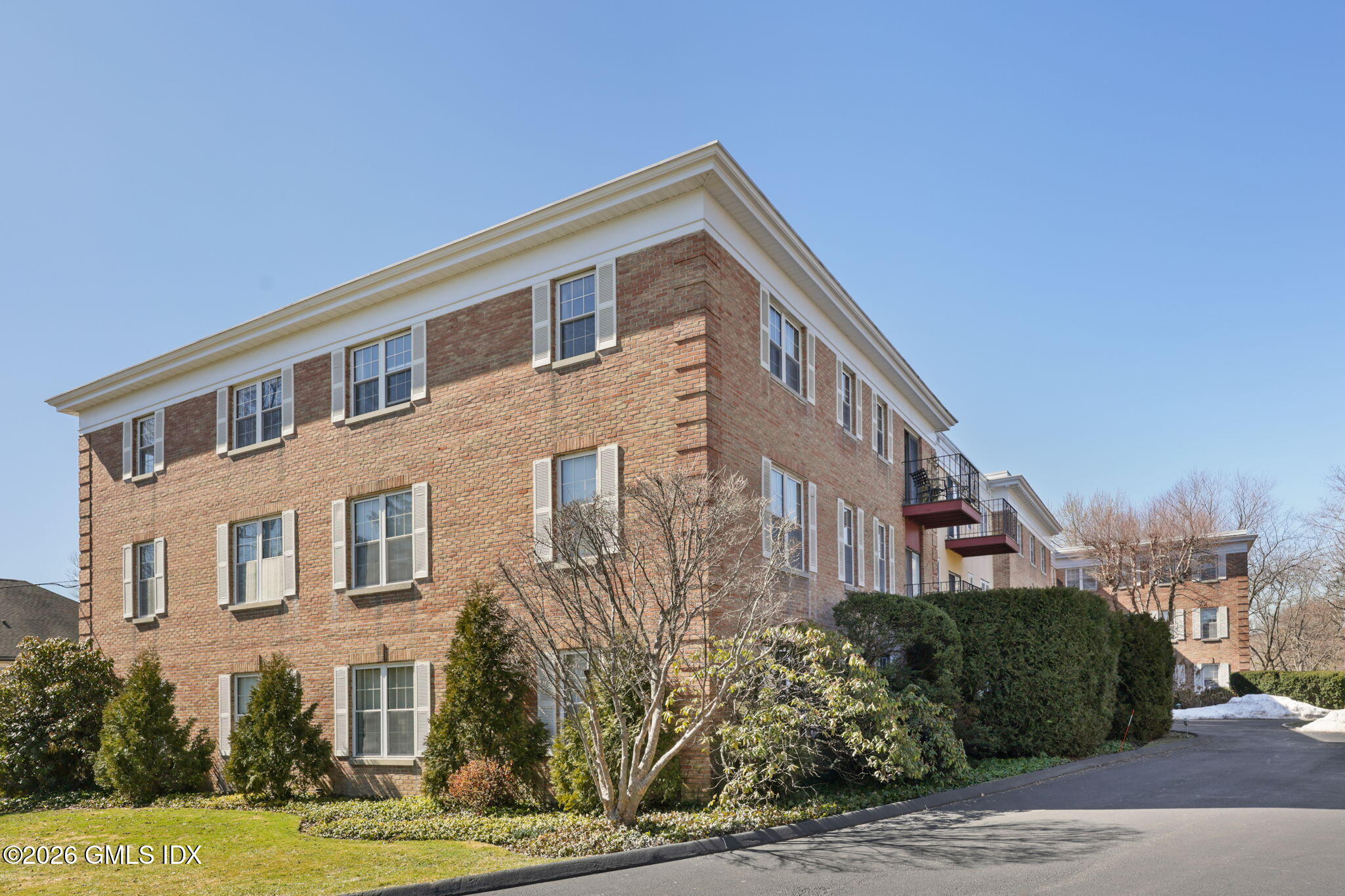 140 Field Point Road, Unit 2 Greenwich, CT 06830 - Photo 2 of 36 a front view of a house with a yard