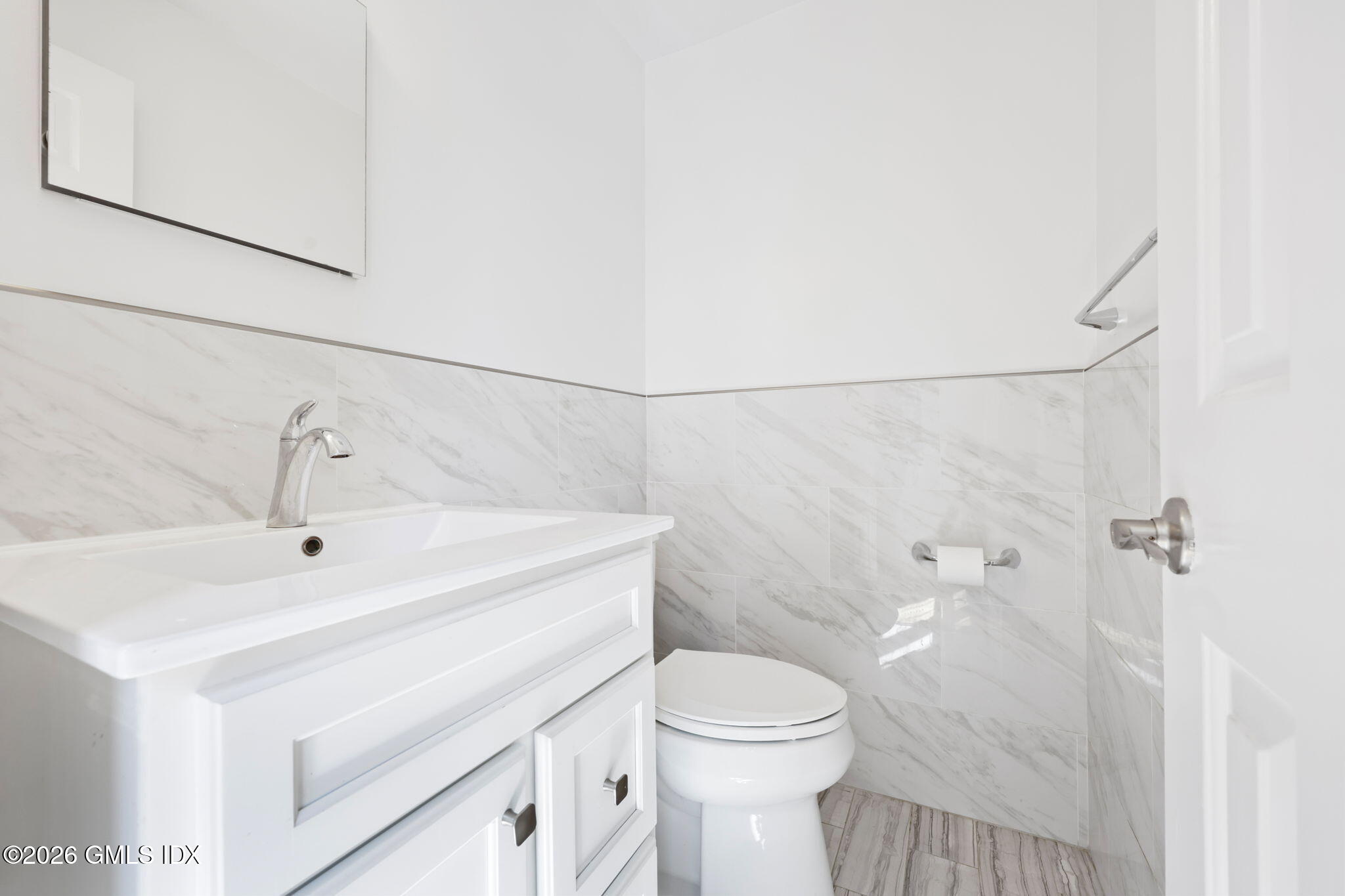 140 Field Point Road, Unit 2 Greenwich, CT 06830 - Photo 26 of 36 a bathroom with a sink a toilet and shower