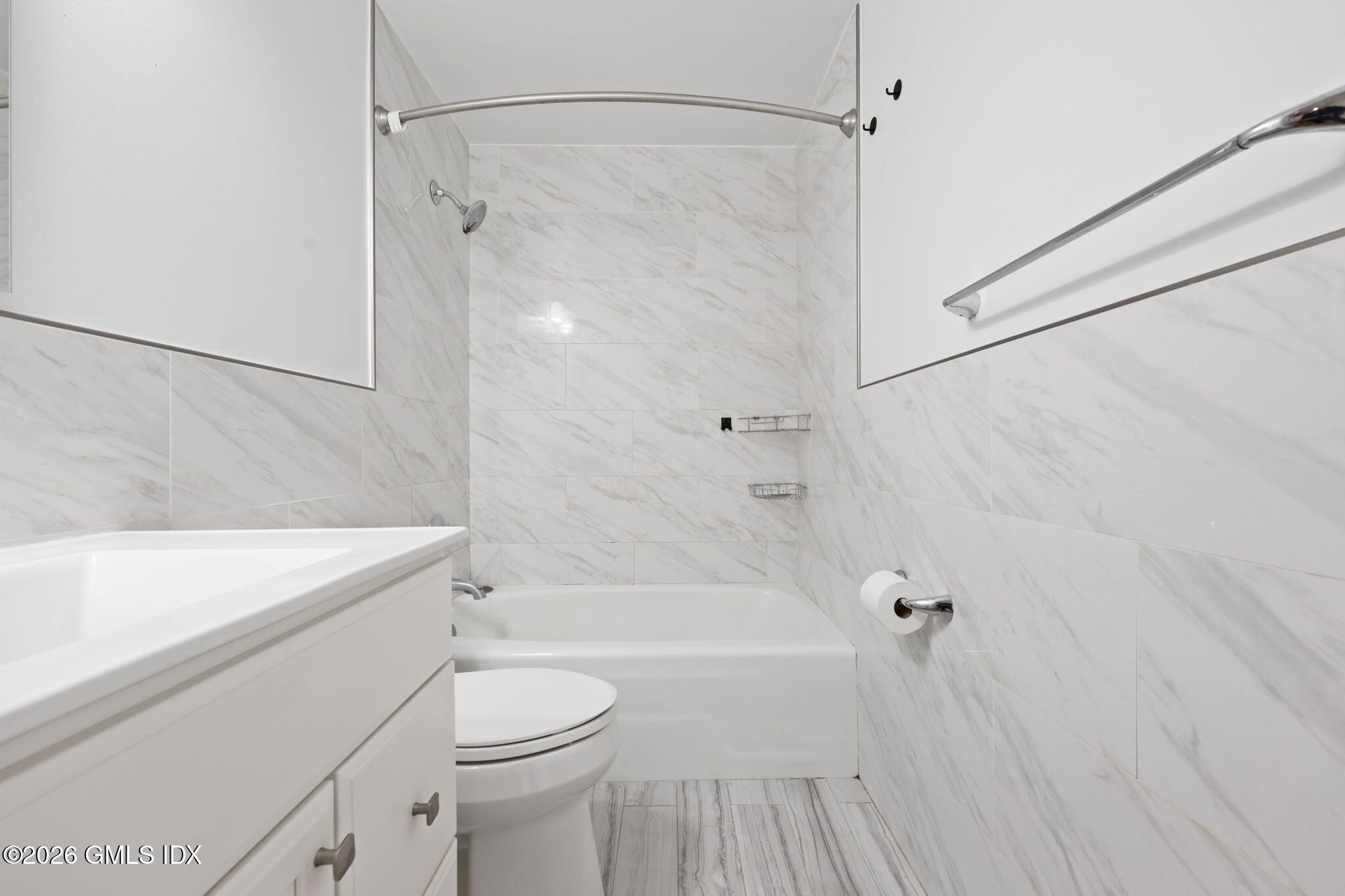 140 Field Point Road, Unit 2 Greenwich, CT 06830 - Photo 27 of 36 a bathroom with a sink toilet and shower